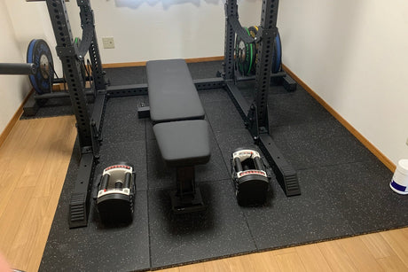 ホームジムのゴムマットとパワーラック